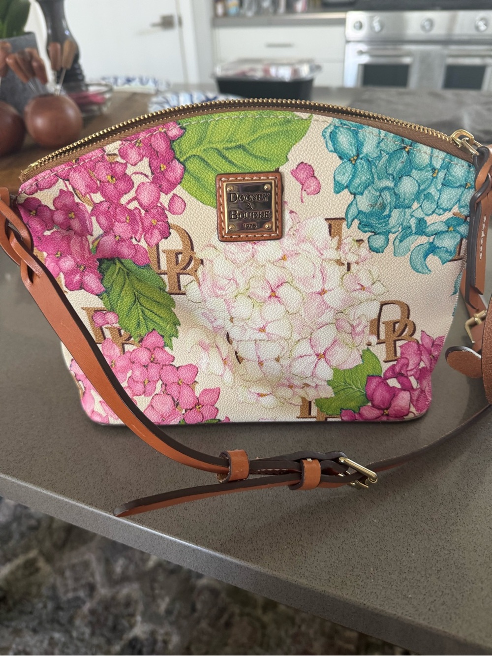 Dooney & Bourke Floral Hydrangea Crossbody like new